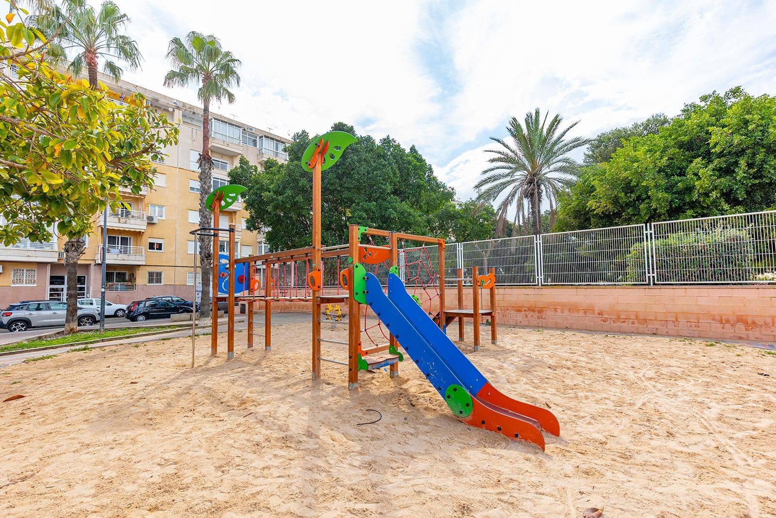 Apartamento de 2 habitaciones en Torrevieja en venta - 139.900 € (Ref: 10034441)