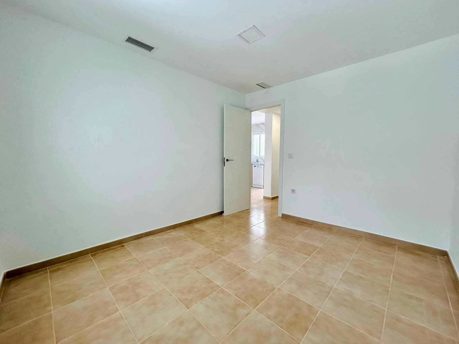 Bungalow de 2 habitaciones en Torrevieja en venta - 159.950 € (Ref: 10034444)