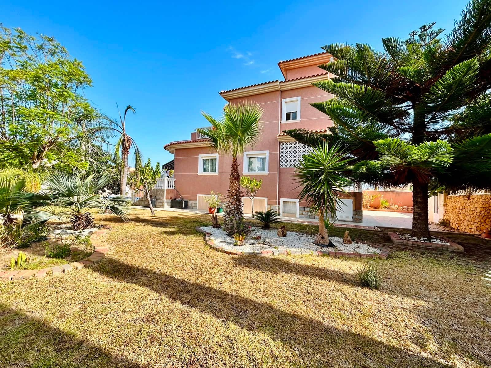 2 bedroom Villa for sale in Los Balcones - € 699,990 (Ref: 10035666)