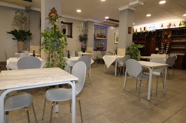 Restaurant/Bar for sale in Playa del Cura, Torrevieja - € 399,795 (Ref: 10036191)