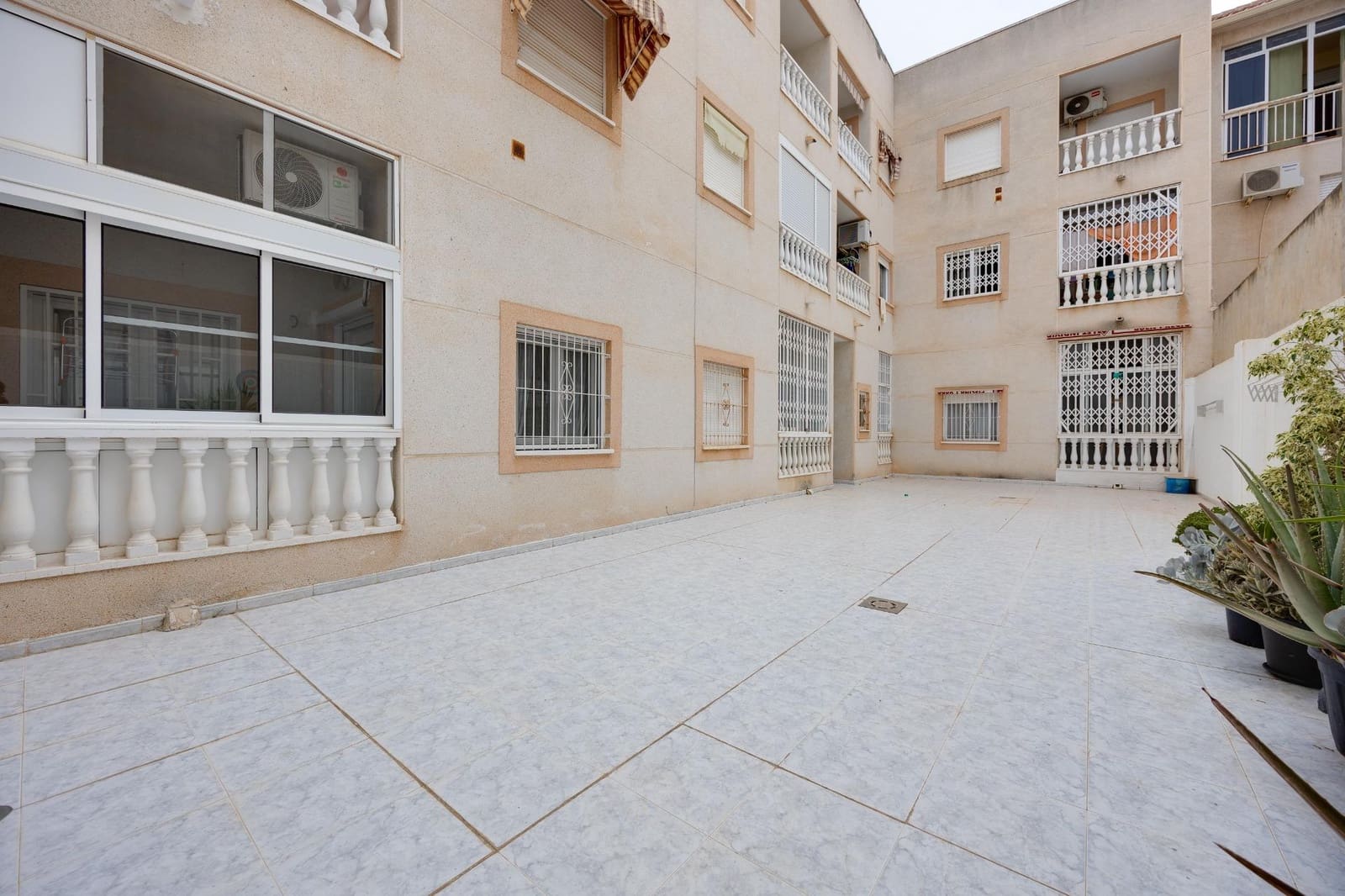 1 bedroom Apartment for sale in Torrevieja - € 124,900 (Ref: 10041581)