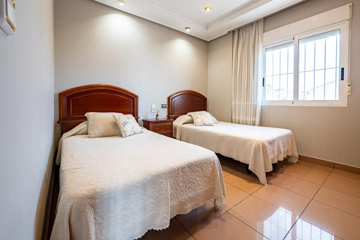 5 makuuhuone Huvila myytävänä paikassa Torrevieja - 525 000 € (Ref: 10043560)