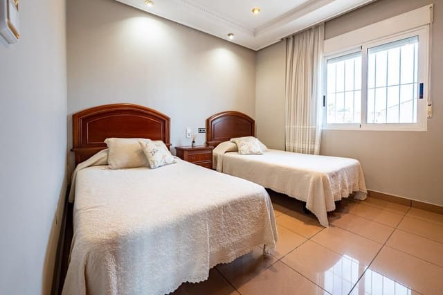 5 makuuhuone Huvila myytävänä paikassa Torreblanca, Torrevieja - 525 000 € (Ref: 10043560)