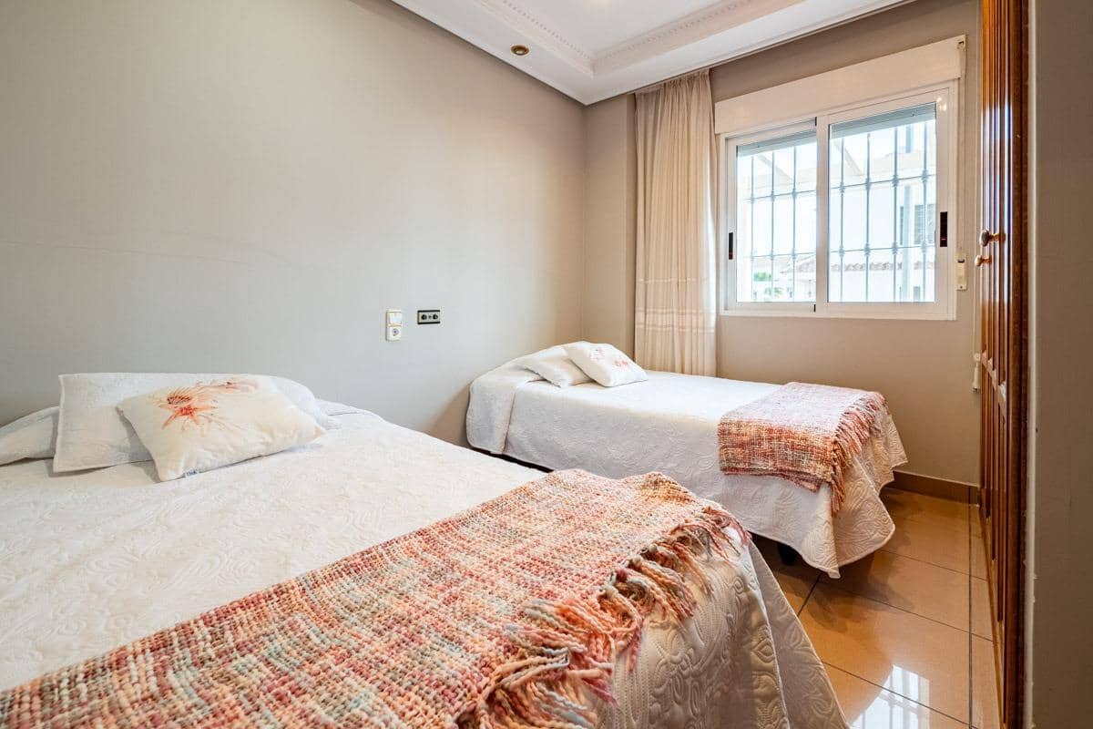 5 makuuhuone Huvila myytävänä paikassa Torrevieja - 525 000 € (Ref: 10043560)