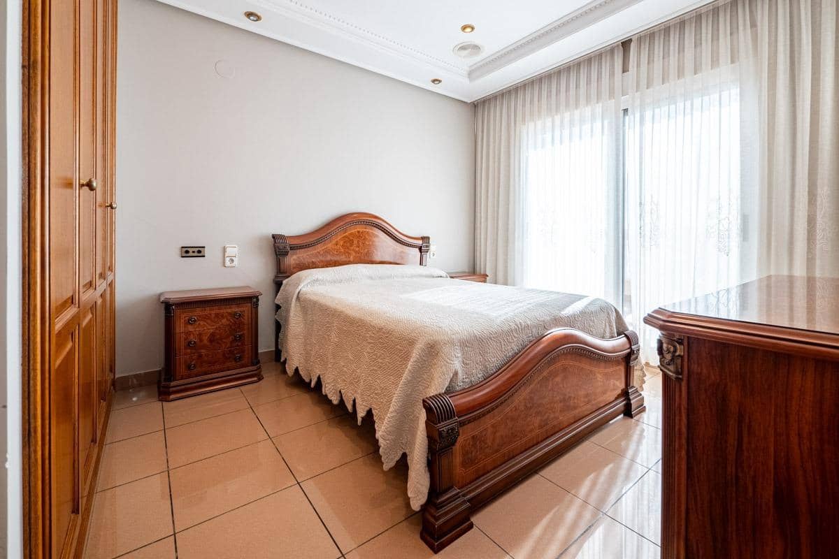5 makuuhuone Huvila myytävänä paikassa Torrevieja - 525 000 € (Ref: 10043560)