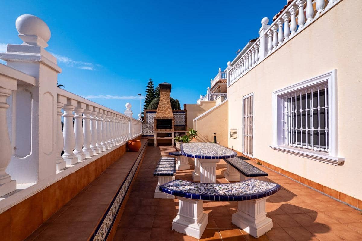 5 makuuhuone Huvila myytävänä paikassa Torrevieja - 525 000 € (Ref: 10043560)