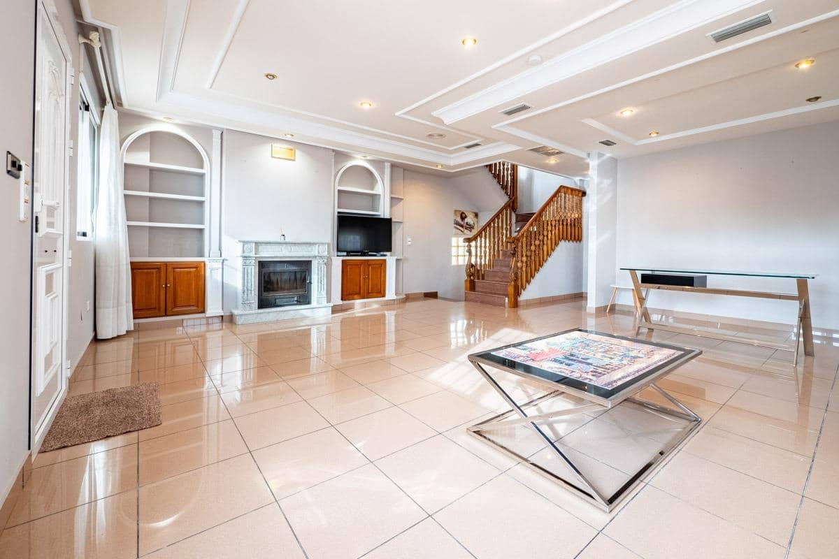 5 makuuhuone Huvila myytävänä paikassa Torrevieja - 525 000 € (Ref: 10043560)