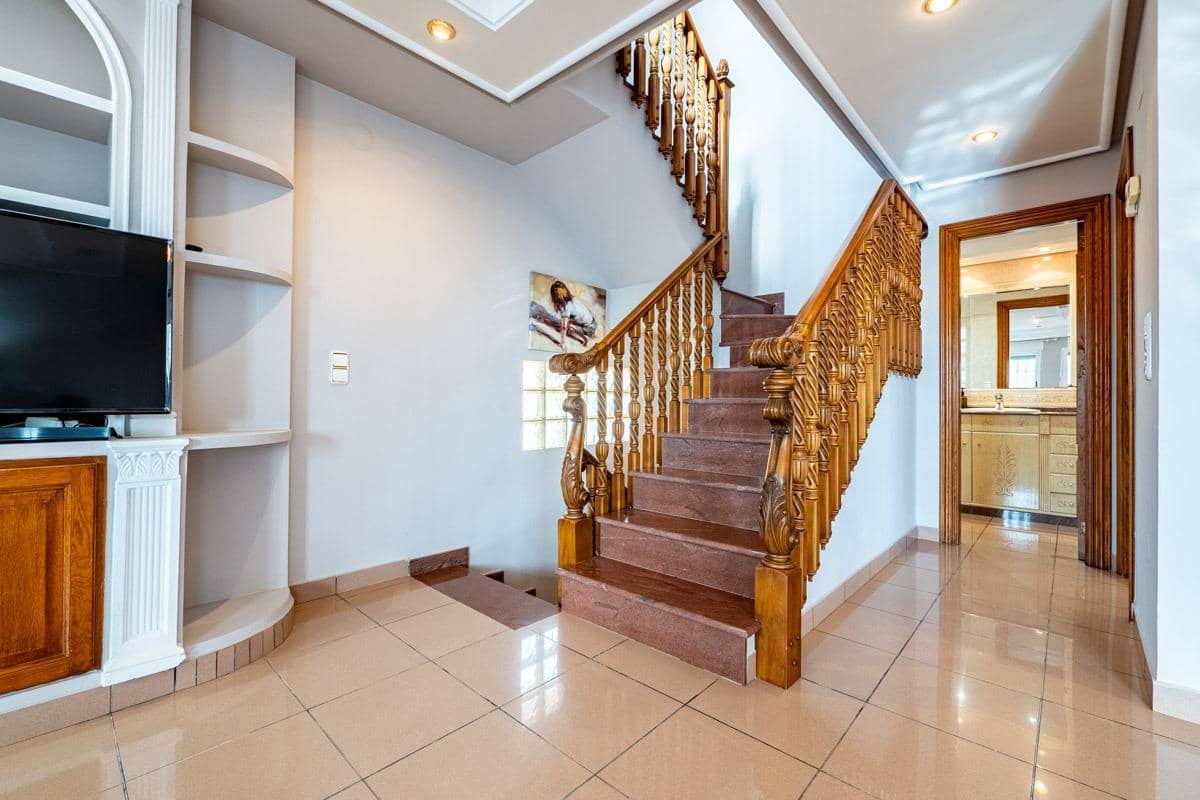 5 makuuhuone Huvila myytävänä paikassa Torrevieja - 525 000 € (Ref: 10043560)