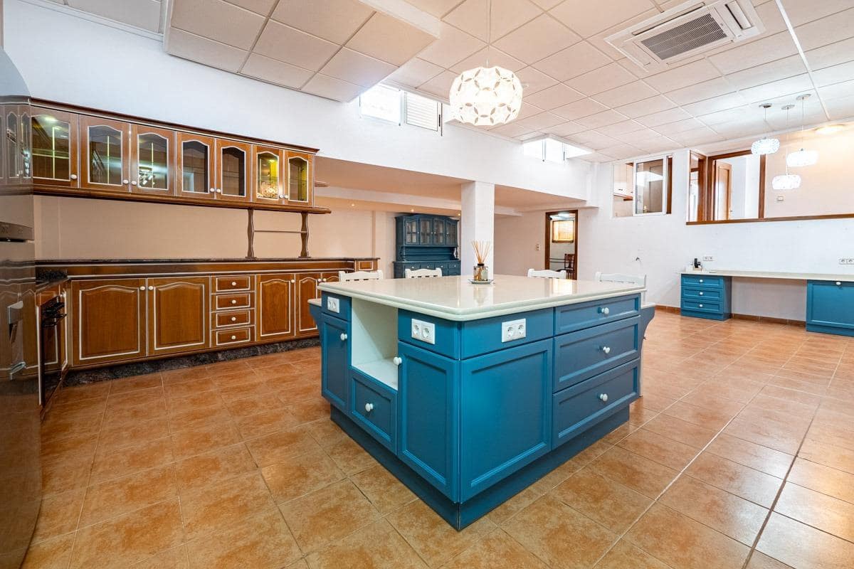 5 makuuhuone Huvila myytävänä paikassa Torrevieja - 525 000 € (Ref: 10043560)