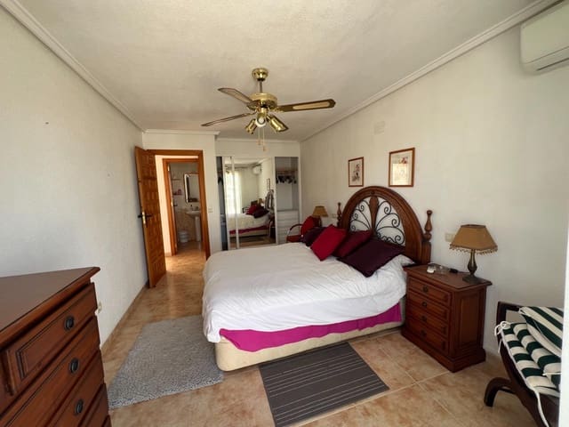 3 makuuhuone Omakotitalo myytävänä paikassa San Luis, Torrevieja - 169 000 € (Ref: 10051882)