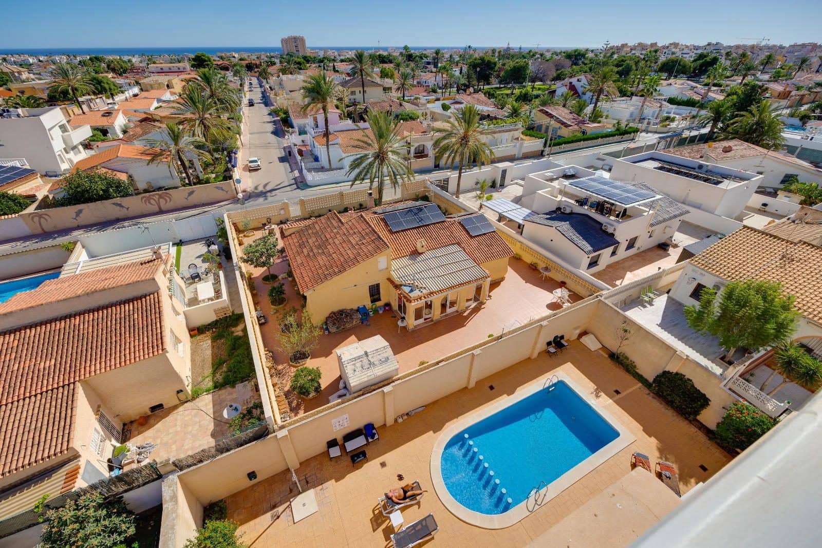 2 bedroom Apartment for sale in Torrevieja - € 164,969 (Ref: 10059385)