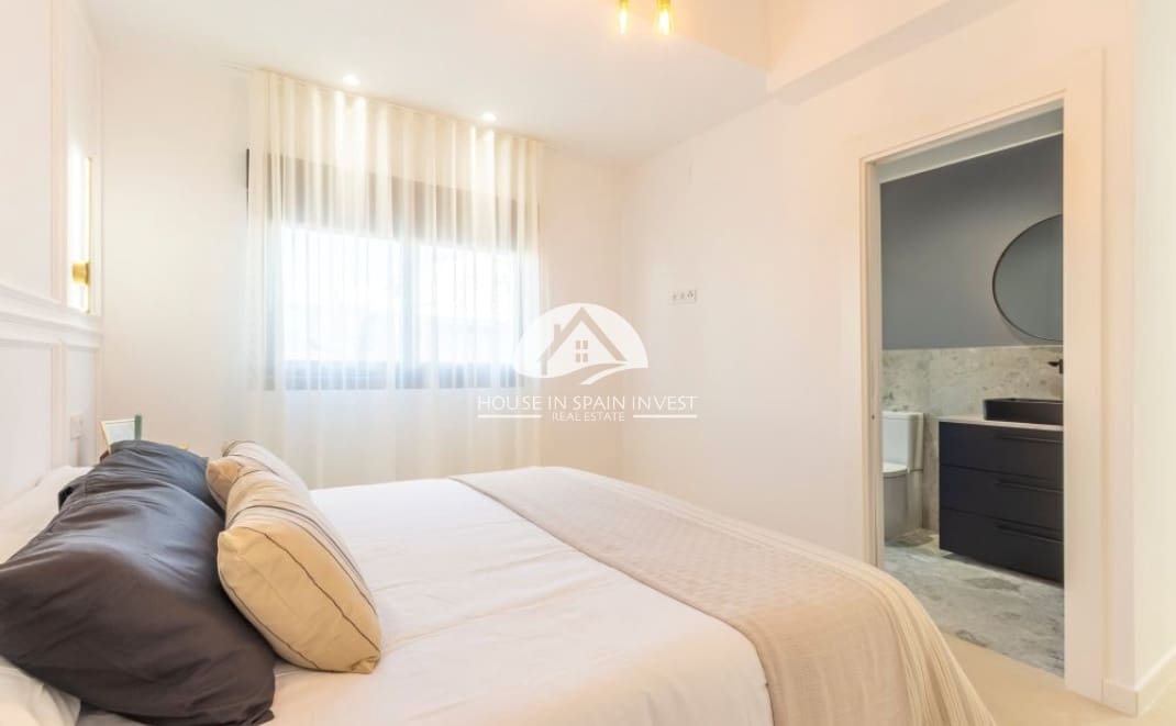 3 bedroom Villa for sale in Torrevieja - € 459,000 (Ref: 10059396)
