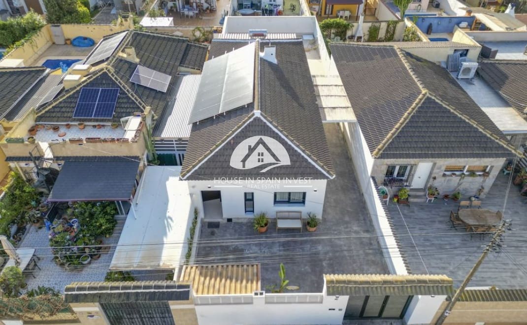 3 bedroom Villa for sale in Torrevieja - € 459,000 (Ref: 10059396)