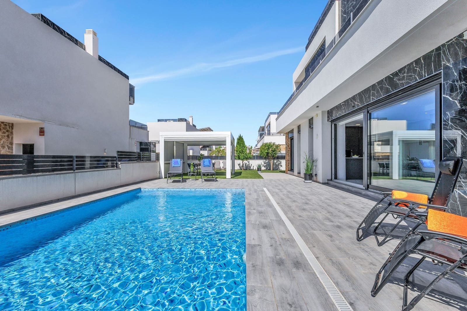 3 sovrum Villa till salu i Torrevieja - 749 900 € (Ref: 10060832)