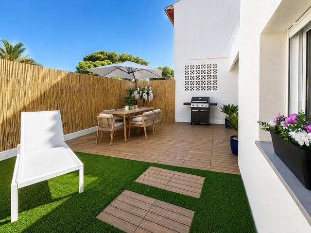 Pareado de 4 habitaciones en Punta Prima, Orihuela en venta - 750.000 € (Ref: 10060841)
