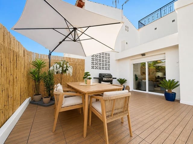Pareado de 4 habitaciones en Punta Prima, Orihuela en venta - 750.000 € (Ref: 10060841)