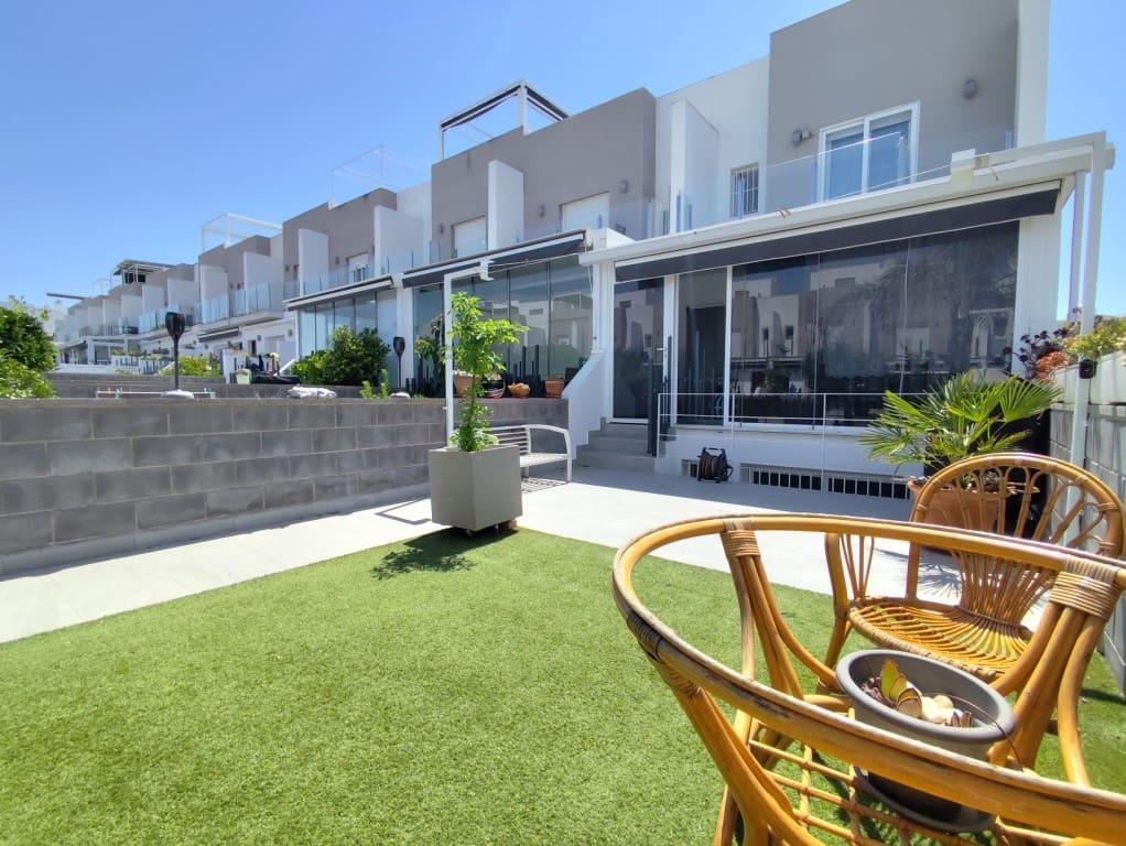 4 bedroom Townhouse for sale in Torrevieja - € 399,000 (Ref: 10074509)