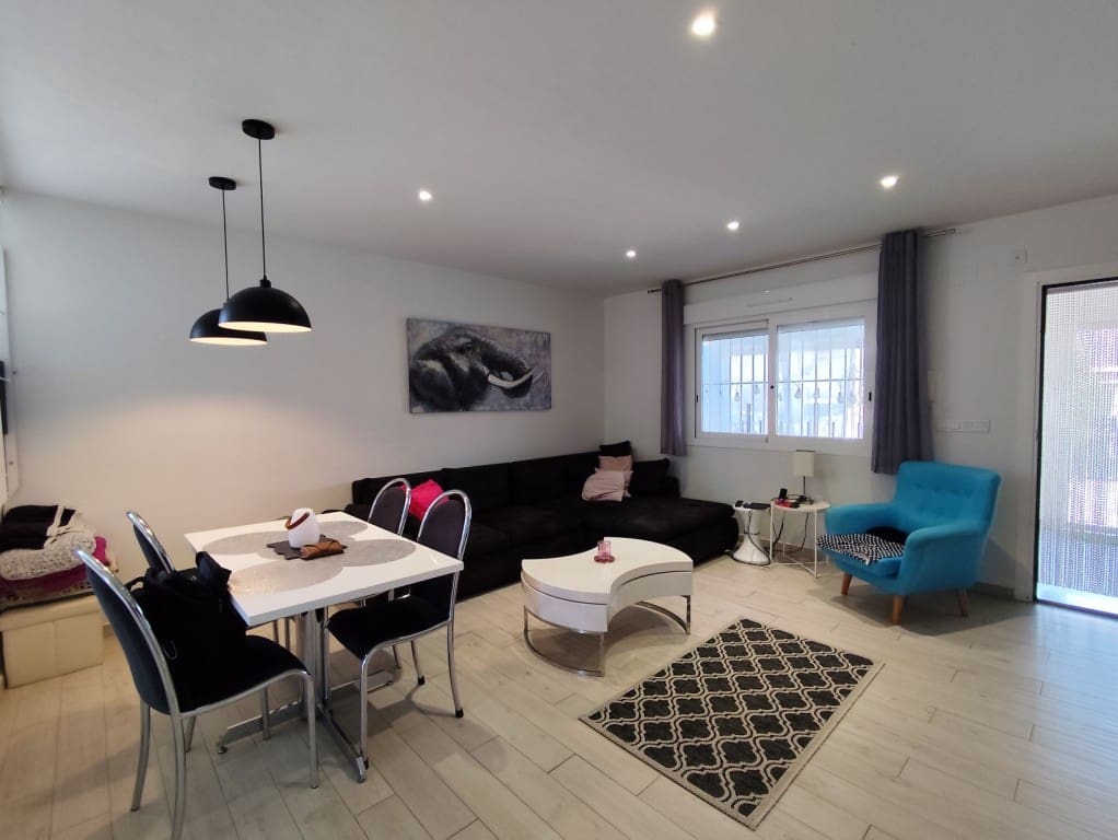 4 bedroom Townhouse for sale in Torrevieja - € 399,000 (Ref: 10074509)