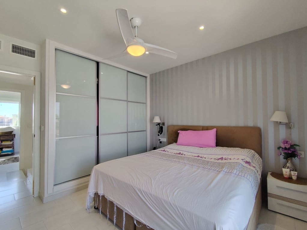 4 bedroom Townhouse for sale in Torrevieja - € 399,000 (Ref: 10074509)