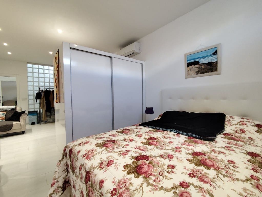 4 bedroom Townhouse for sale in Torrevieja - € 399,000 (Ref: 10074509)