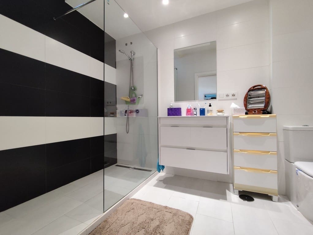 4 bedroom Townhouse for sale in Torrevieja - € 399,000 (Ref: 10074509)