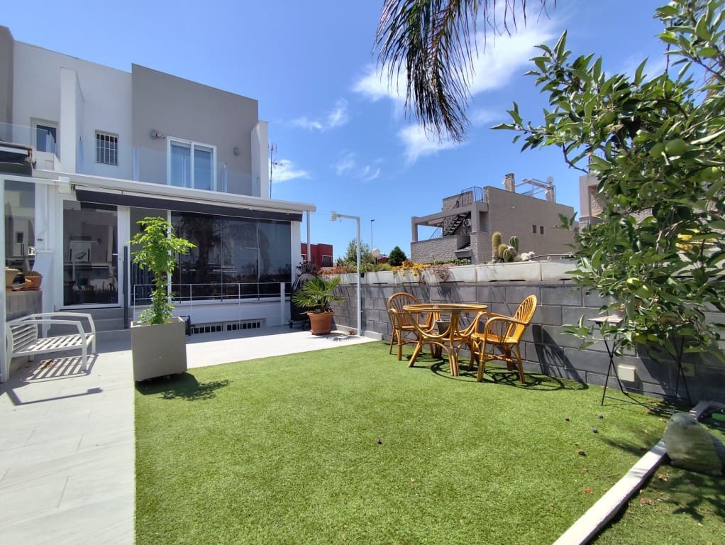 4 bedroom Townhouse for sale in Torrevieja - € 399,000 (Ref: 10074509)