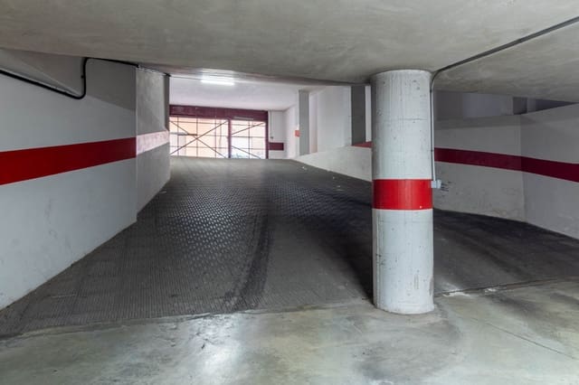 Autotalli myytävänä paikassa Orihuela ciudad, Orihuela - 15 700 € (Ref: 10074524)