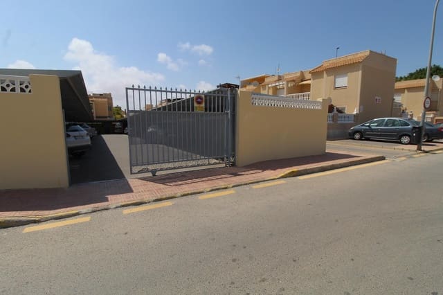 Autotalli myytävänä paikassa Aguas Nuevas, Torrevieja - 6 900 € (Ref: 10074528)