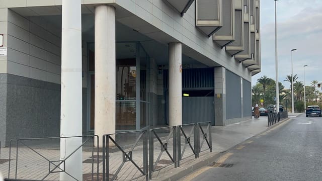 Autotalli myytävänä paikassa Centro, Elche / Elx - 25 500 € (Ref: 10074530)