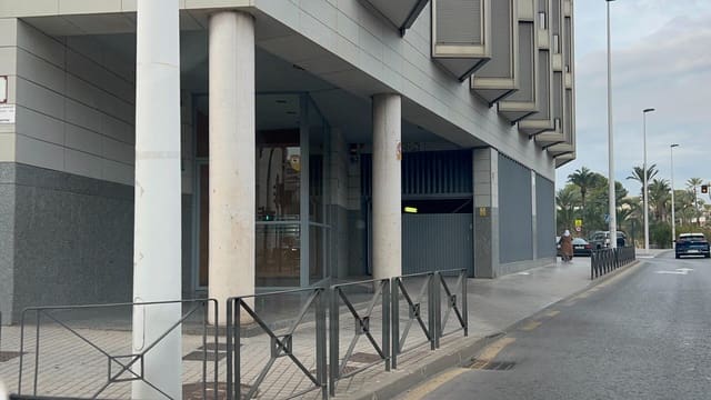 Autotalli myytävänä paikassa Centro, Elche / Elx - 25 500 € (Ref: 10074530)