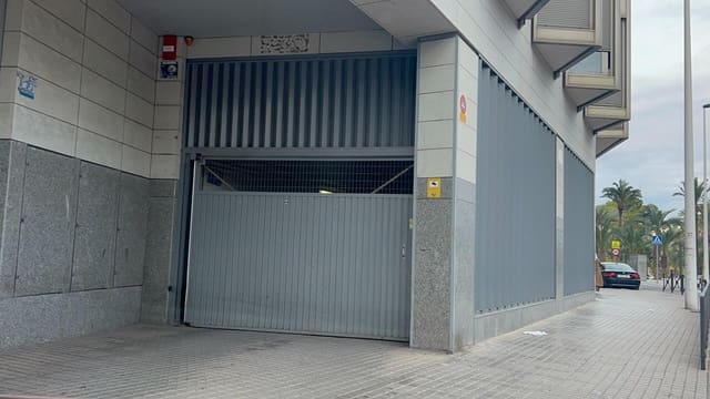 Autotalli myytävänä paikassa Centro, Elche / Elx - 25 500 € (Ref: 10074530)