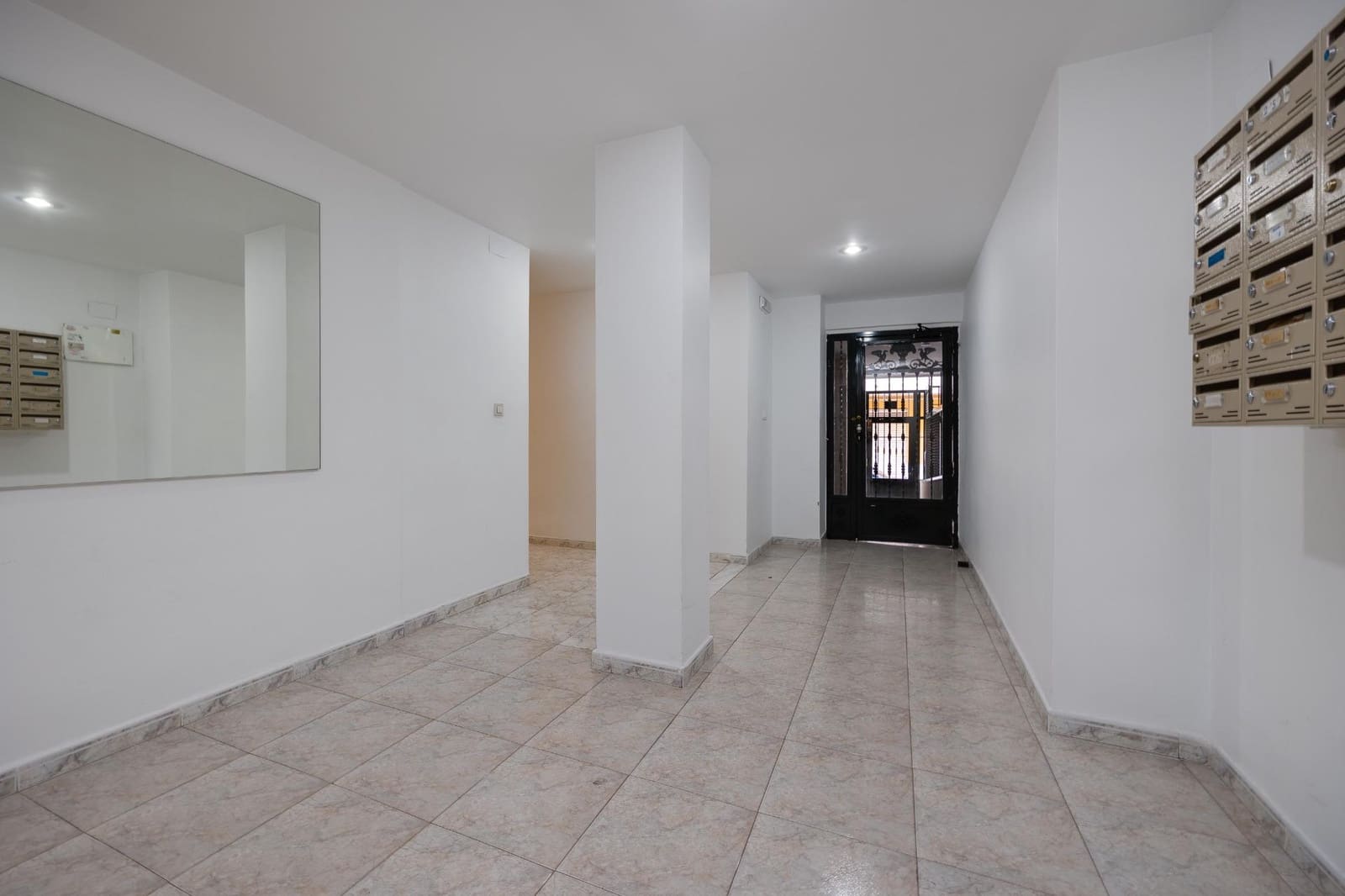 Autotalli myytävänä paikassa Torrevieja - 13 420 € (Ref: 10074538)