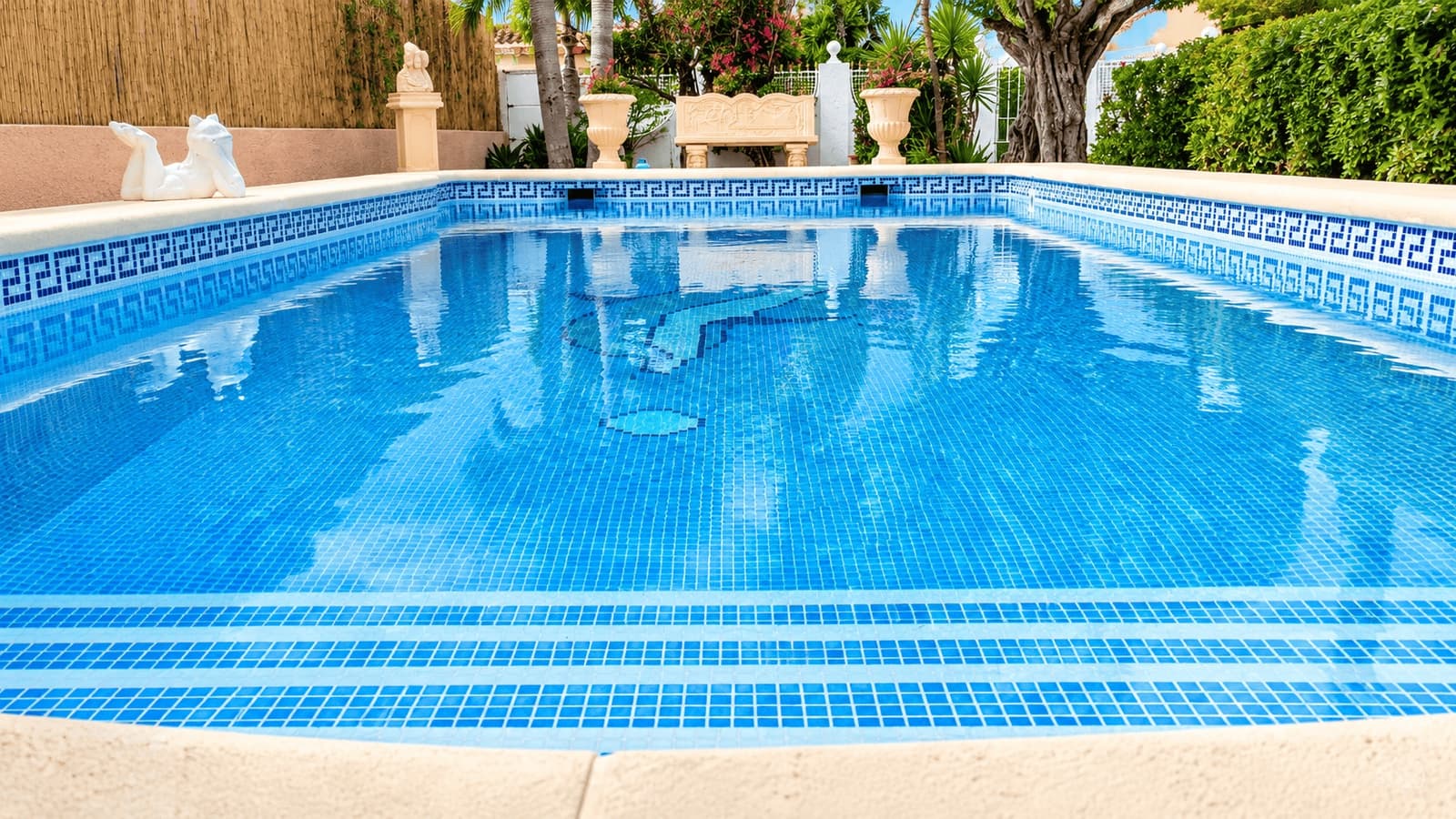 3 makuuhuone Huvila myytävänä paikassa Benferri - 375 000 € (Ref: 10074545)