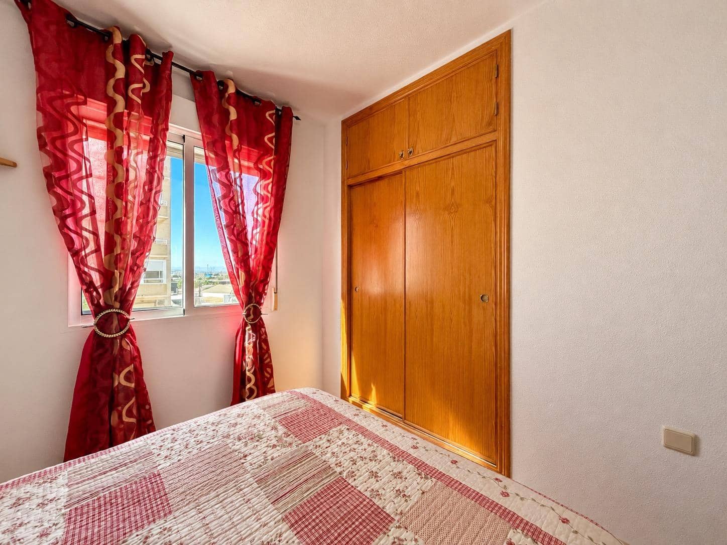 Apartamento de 2 habitaciones en Torrevieja en venta - 129.900 € (Ref: 10074547)