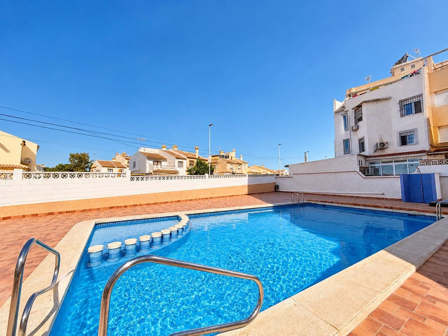 Apartamento de 2 habitaciones en Torrevieja en venta - 129.900 € (Ref: 10074547)