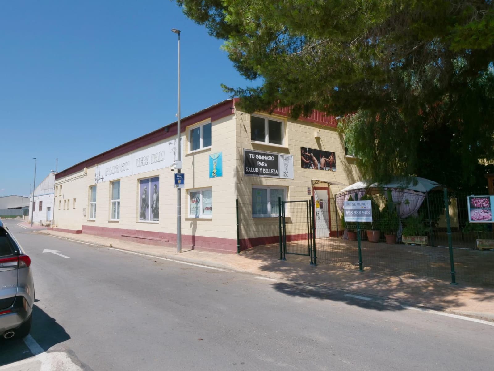 Kaupallinen myytävänä paikassa Almoradi - 625 000 € (Ref: 10074583)