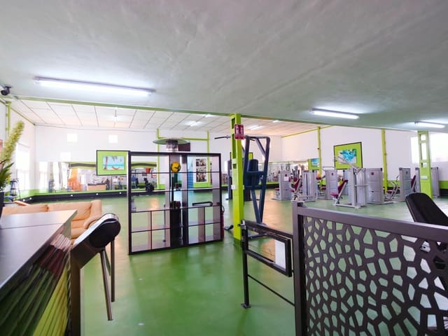 Kaupallinen myytävänä paikassa Almoradí - 625 000 € (Ref: 10074583)