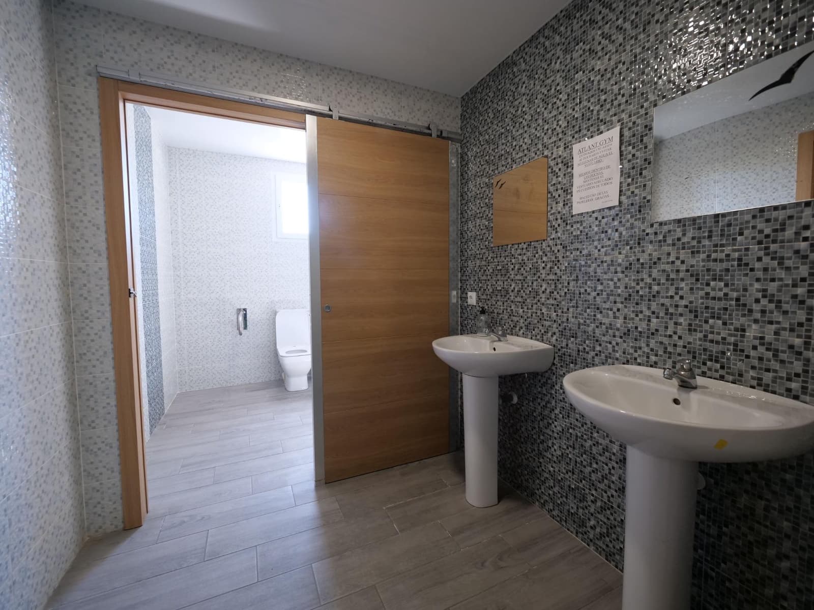 Kaupallinen myytävänä paikassa Almoradi - 625 000 € (Ref: 10074583)