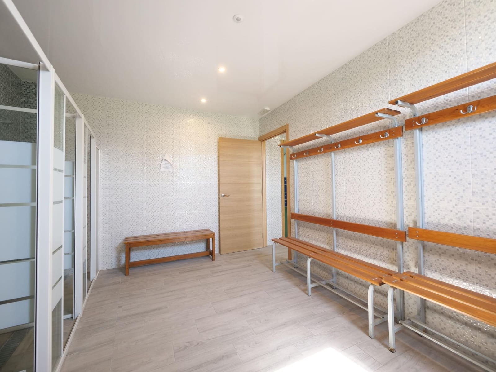 Kaupallinen myytävänä paikassa Almoradi - 625 000 € (Ref: 10074583)