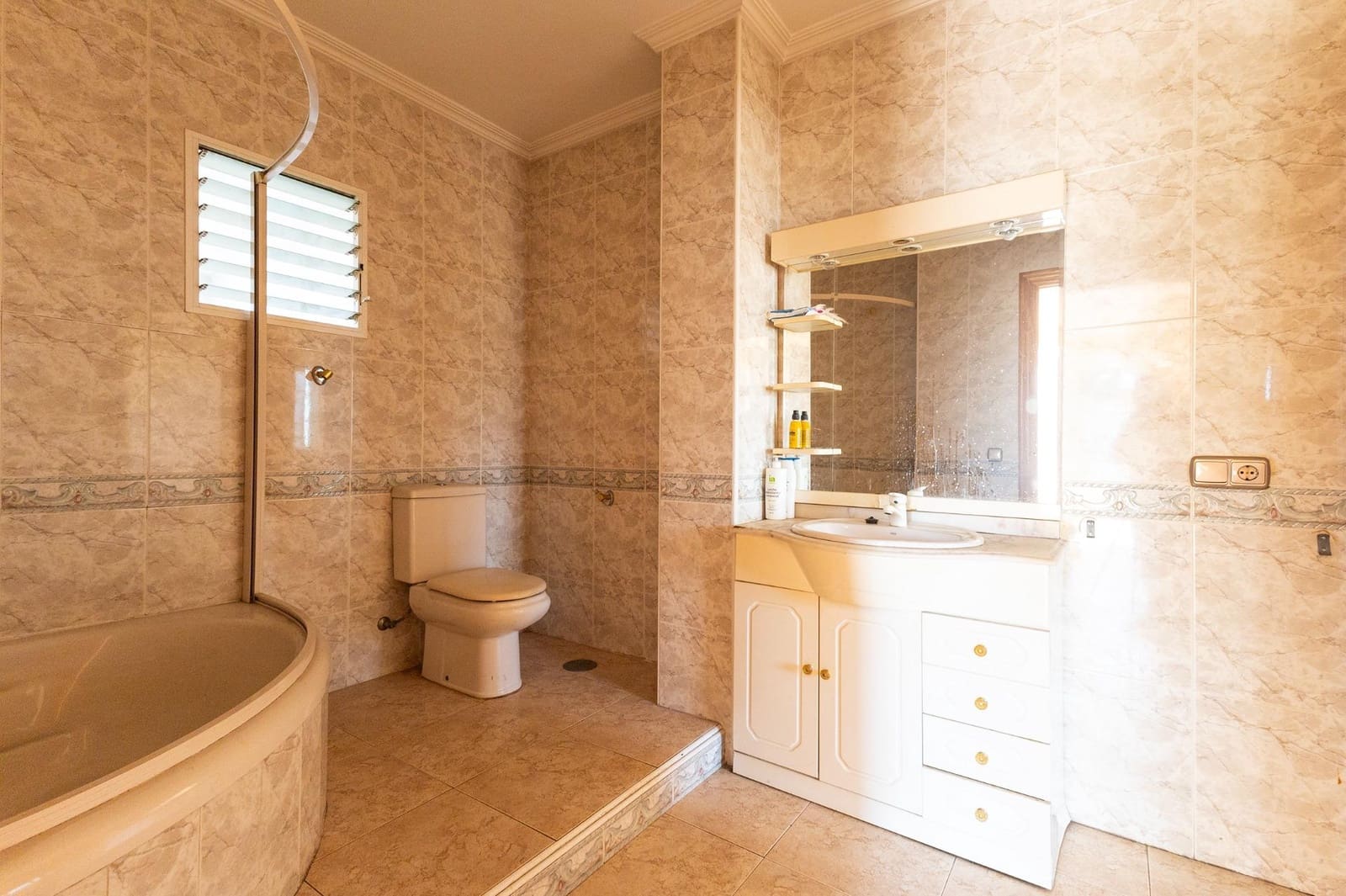5 chambre Local Commercial à vendre à Orihuela - 550 000 € (Ref: 10074604)