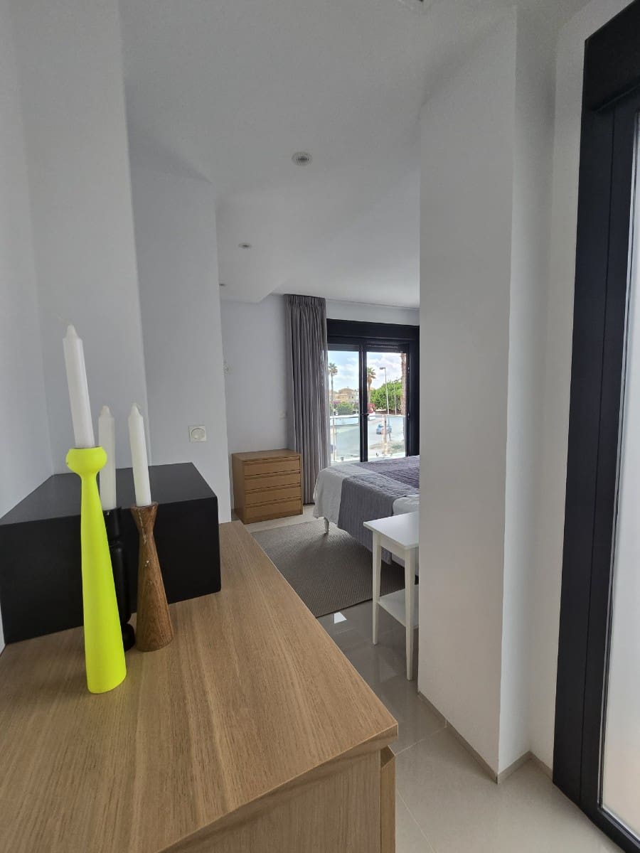 Chalet de 3 habitaciones en Ciudad Quesada en venta - 470.000 € (Ref: 10093896)