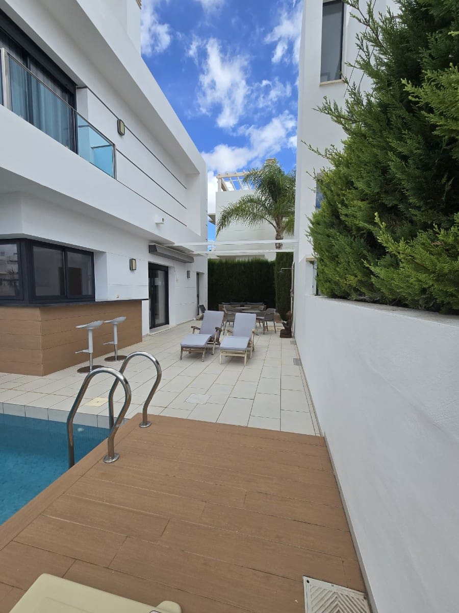 Chalet de 3 habitaciones en Ciudad Quesada en venta - 470.000 € (Ref: 10093896)