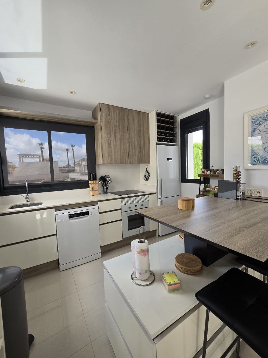 Chalet de 3 habitaciones en Ciudad Quesada en venta - 470.000 € (Ref: 10093896)