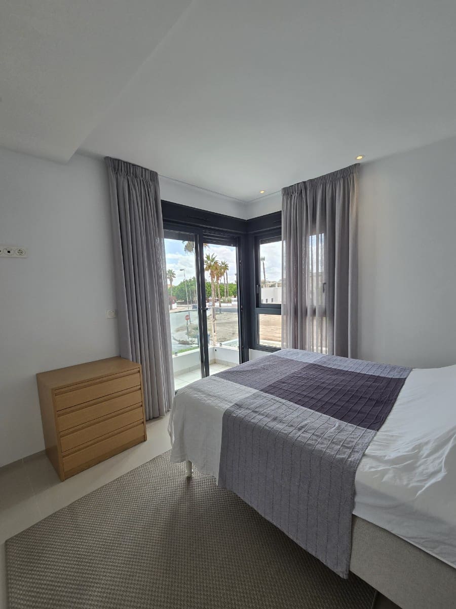 Chalet de 3 habitaciones en Ciudad Quesada en venta - 470.000 € (Ref: 10093896)