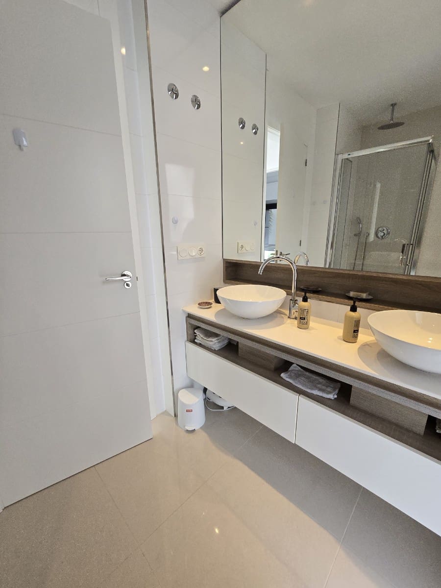 Chalet de 3 habitaciones en Ciudad Quesada en venta - 470.000 € (Ref: 10093896)