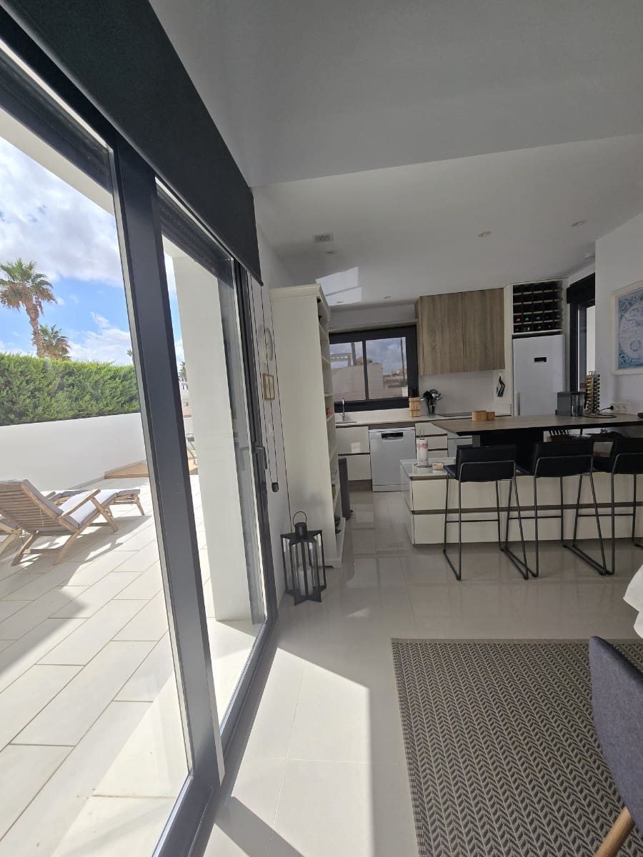 Chalet de 3 habitaciones en Ciudad Quesada en venta - 470.000 € (Ref: 10093896)
