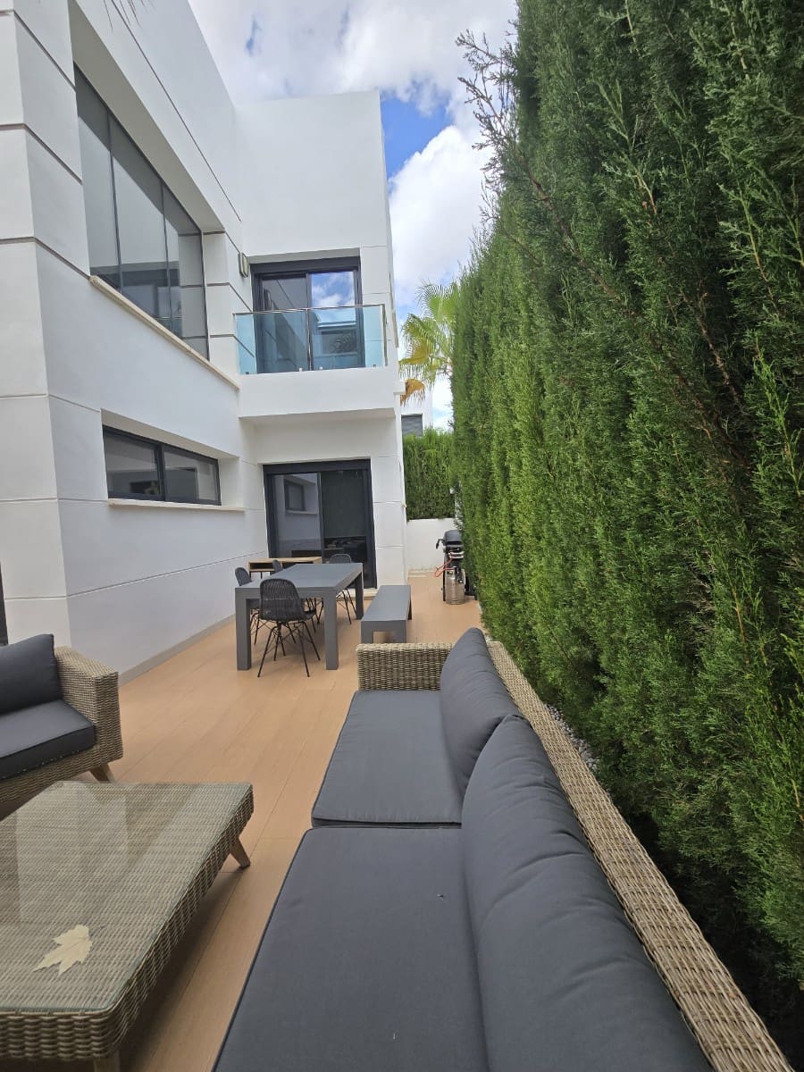 Chalet de 3 habitaciones en Ciudad Quesada en venta - 470.000 € (Ref: 10093896)