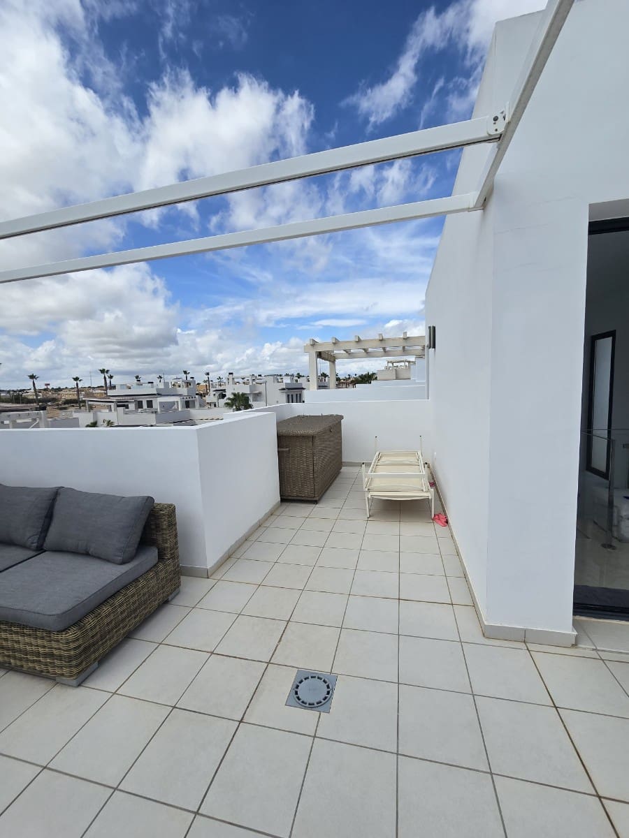 Chalet de 3 habitaciones en Ciudad Quesada en venta - 470.000 € (Ref: 10093896)