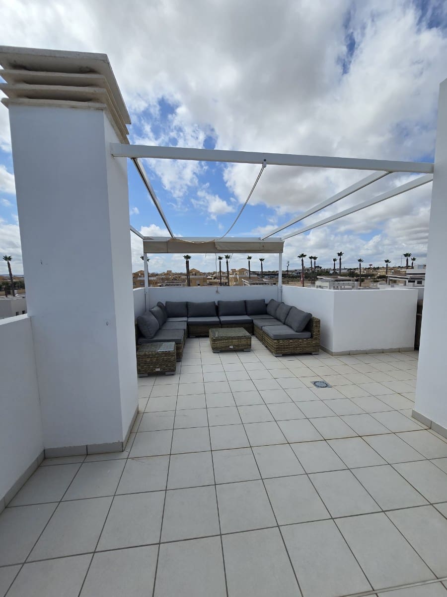 Chalet de 3 habitaciones en Ciudad Quesada en venta - 470.000 € (Ref: 10093896)