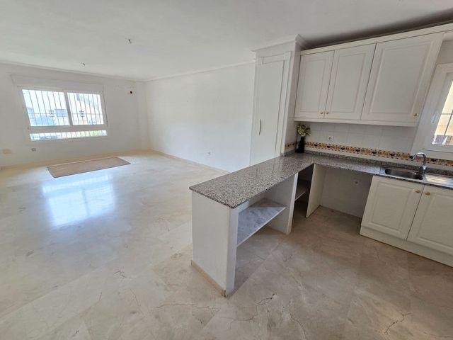 Apartamento de 2 habitaciones en Villamartín - Las Filipinas, Orihuela en venta - 169.000 € (Ref: 10098740)